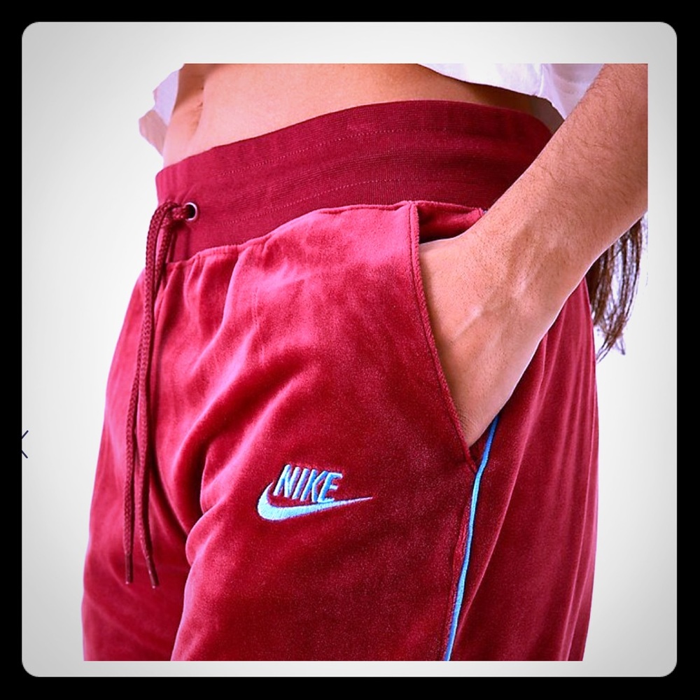 Women's Nike Sportswear Velour Heritage Jogger